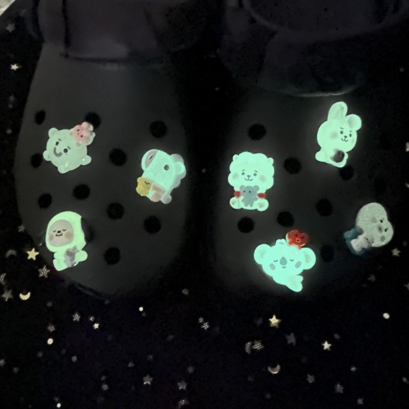 Decor Lighting Online - BT21の漫画風スリッポンシューズ、装飾的なナイトライトバックルと取り外し可能な可愛い装飾アクセサリー付き 2026
