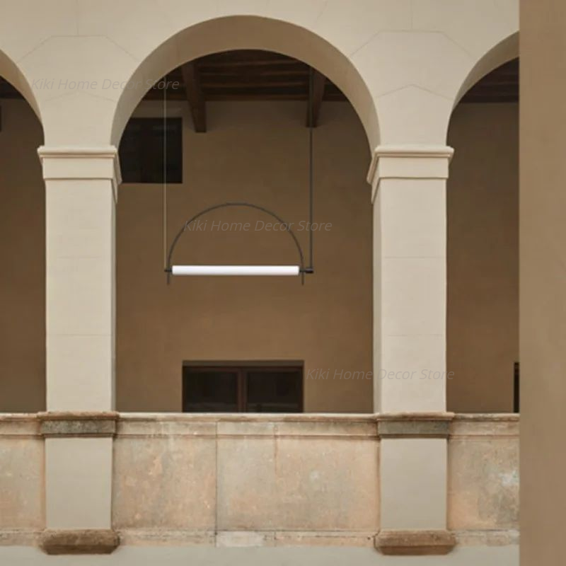 Decor Lighting Online - イタリアのデザイナーによるアークペンダントランプ、ミニマリストLEDラインペンダントライト、リビングルーム、オフィス、寝室、キッチンアイランド、家の装飾に。
