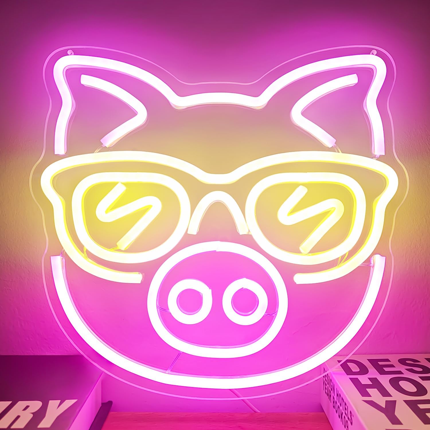ピンクの豚と黄色いメガネのネオンサイン LEDライト 子供部 - Outdoor Lighting Decor Ideas のレビューと価格